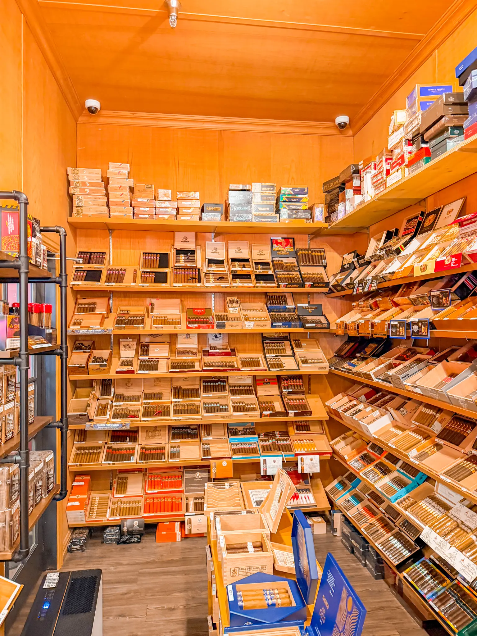 17 Store Interior